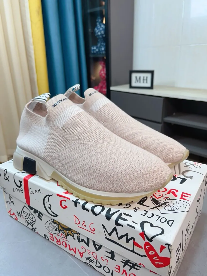 Ex-factory price 340🌹🌹"Dolce & Gabbana DG" original imported fly-knit stitching➕fly-knit lining, light on the foot, comfortable, versatile, original special outsole🔥favored by trendy men. Welcome to compare the quality🔥exquisite luxury, super A level! Compared with the genuine product at the counter, the version is no worse at all! Code number 36-46